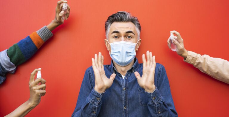 علائم اولیه عفونت‌های ویروسی مانند تب خفیف و لرز در مراحل آغاز بیماری